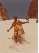 Image of sheet 19803002 photo 151: Olivia Heussler in der Sinai Wüste, Israel 1980.