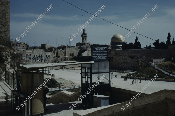 Image of sheet 19803002 photo 17: Israelischer Checkpoint vor der Klagemauer in Jerusalem, Israel 1980.