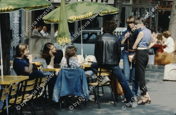 Image of sheet 19803002 photo 38: Junge Menschen in Strassencafé, Paris, Frankreich 1980.