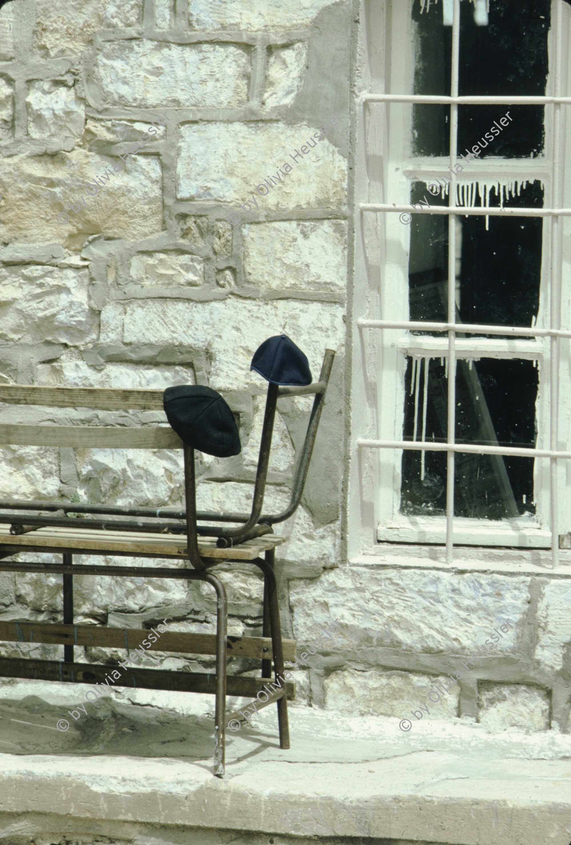 Image of sheet 19803002 photo 45: Zwei Kippas haengen vor einer Sinagoge, im Norden Israels, Palaestina 1980.