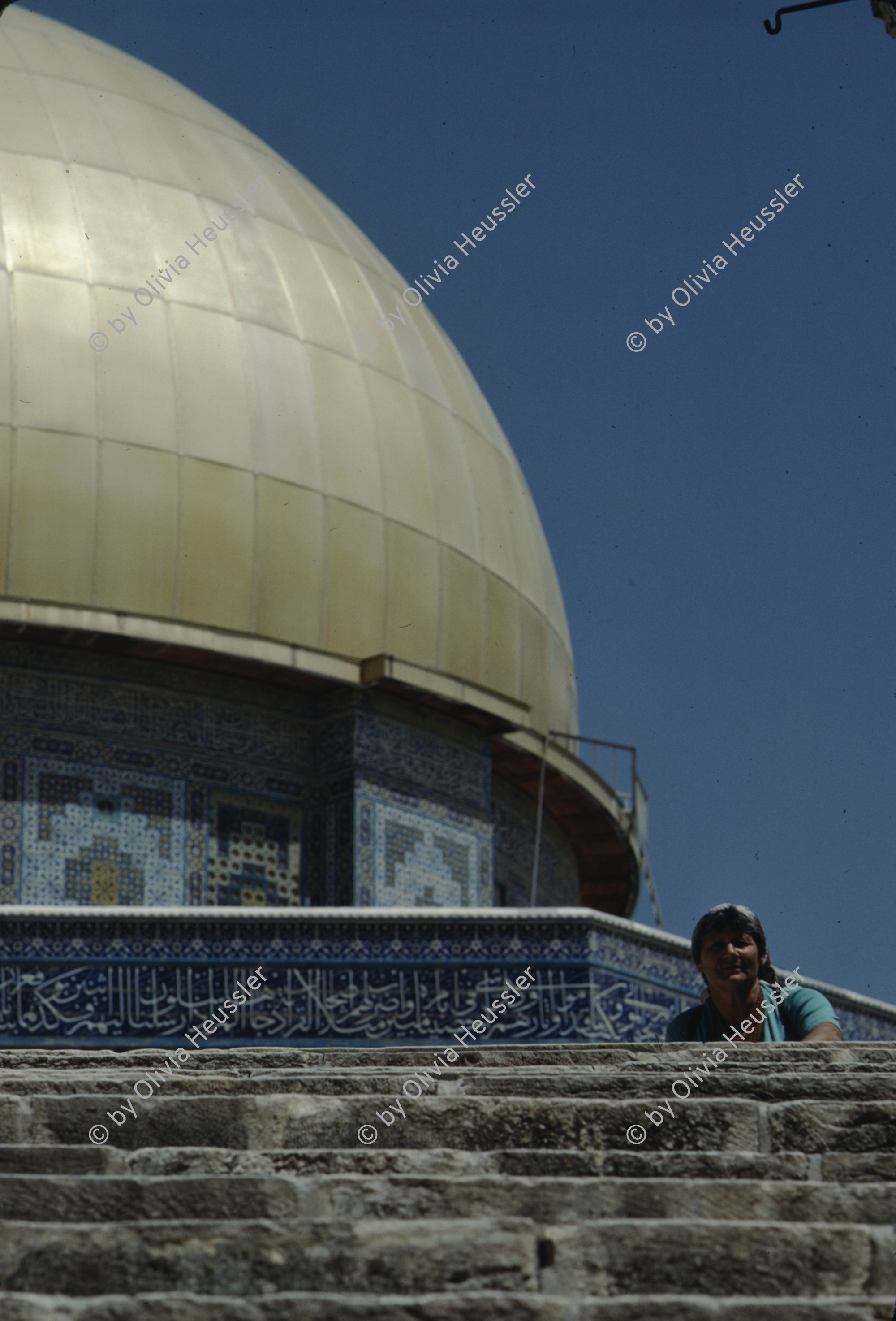 Image of sheet 19803002 photo 50: Ruth vor der Al Aqsa Moschee, East-Jerusalem Palestine 1980.