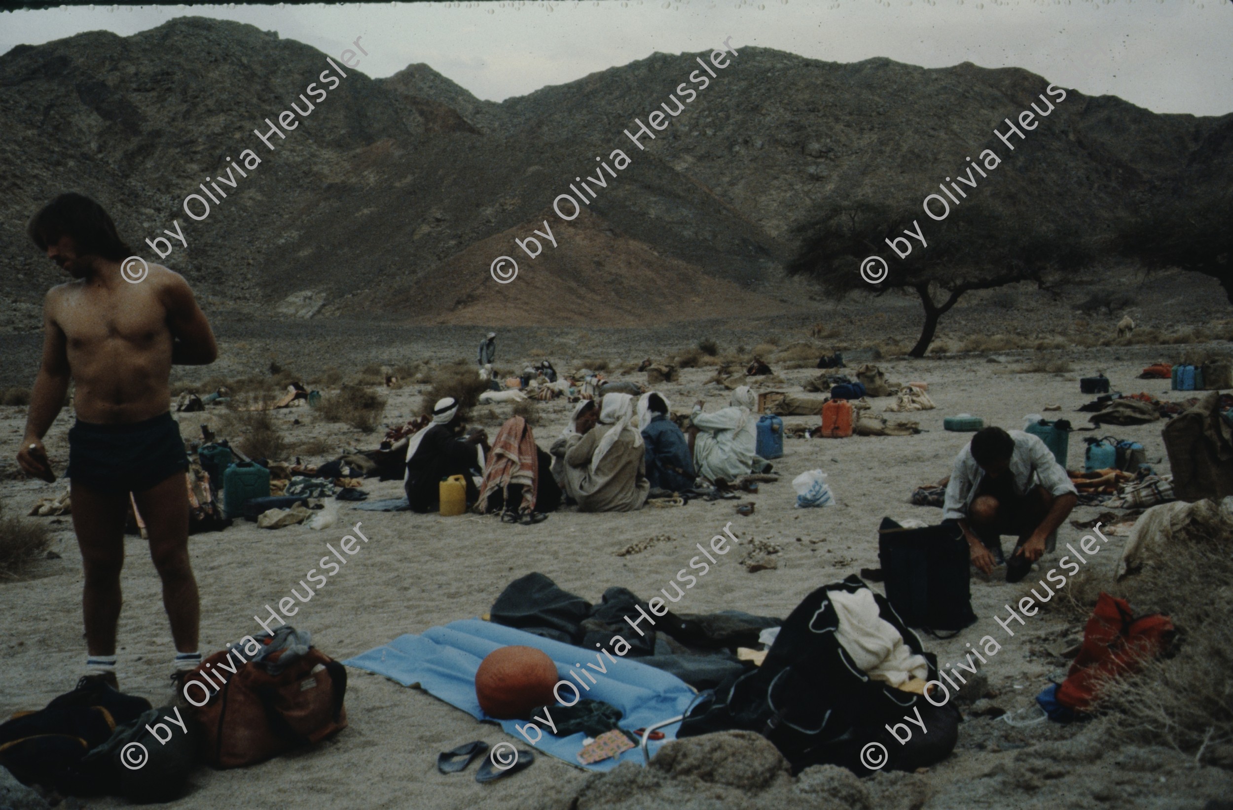 Image of sheet 19803002 photo 67: Touristen campieren, Sinai Wüste, Israel 1980.