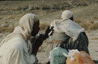 Image of sheet 19803002 photo 96: Beduin morning shave, Sinai Desert, Israel 1980.