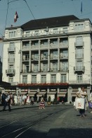 Image of sheet 19803003 photo 5: Savoy Hotel, Blumen Marsano, Türler Juwelen und SBB, am Paradeplatz Zürich, 1980.