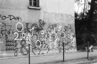 Image of sheet 19810020 photo 1: Graffiti von Harald Nägeli bei der Universität mit Zahlengebilde 
Jugendbewegung Bewegig AJZ Zürcher Jugendunruhen Demonstrationen
Zürich youth movement 1981 √ protest art Kunst Kreis 6 University