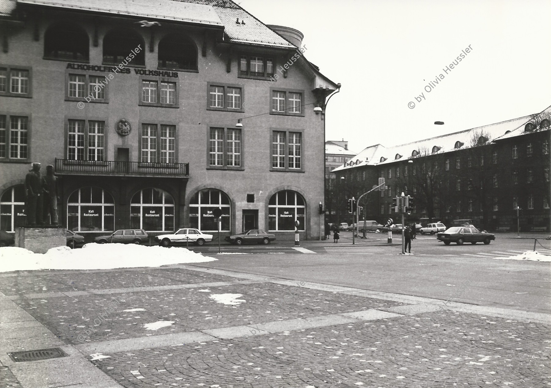 Image of sheet 19810020 photo 6: Volkshaus. Helvetiaplatz 
Jugendbewegung Bewegig AJZ Zürcher Jugendunruhen Demonstrationen
Zürich youth movement 1981 √