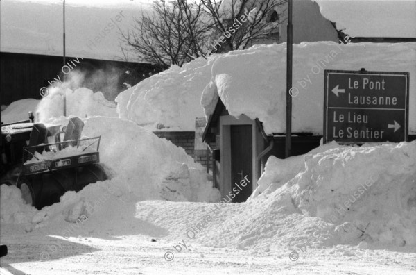 Image of sheet 19810071 photo 10: Schnee Fraese und Wegweiser, Le Sentier, Vallée de Joux, Kanton Waadt 1981.