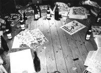 Image of sheet 19810080 photo 11: Zusammenstellen eines «Stilett», Zuerich 1981.

Compilation collectif du »Stilett«, un magazine underground à Zurich



Stilett. eine Zürcher Untergrundzeitschrift, und Magazin, wird an der (Wohngemeinschaft) Weinbergstrasse 84 Wibi zusammentragen. 
Zürich, Jugendbewegung
youth movement zürich 1981 √

gerahmt mit pp 40 x 60 cm
Exhibition: Zurich, The Eighties Photobastei 2020