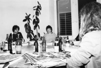 Image of sheet 19810080 photo 9: Stilett, eine Zürcher Untergrundzeitschrift, wird zusammentragen, Zuerich 1981.
Wibi.  Silvano Speranza, Andrea Caprez