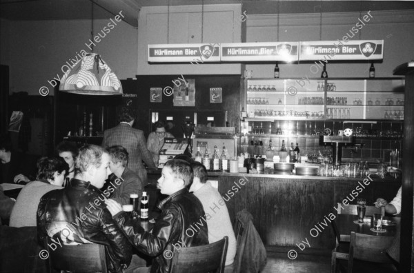 Image of sheet 19810100 photo 12: Restaurant Krokodil an der Langstrasse mit jungen Gäste, Jugendbewegung Zuerich, 1981.