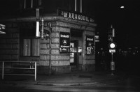Image of sheet 19810100 photo 18: Restaurant Krokodil an der Langstrasse mit Wirtin und junge Gäste Grafitti Rote Fabrik