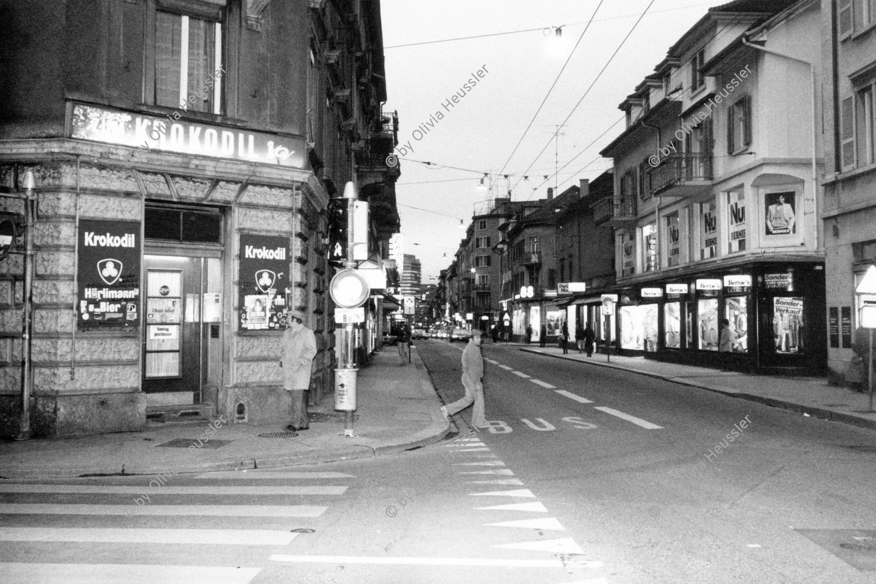 Image of sheet 19810100 photo 21: Restaurant Krokodil an der Langstrasse mit Zürich 1981 √ Long street Kreis 4 vier Aussersihl