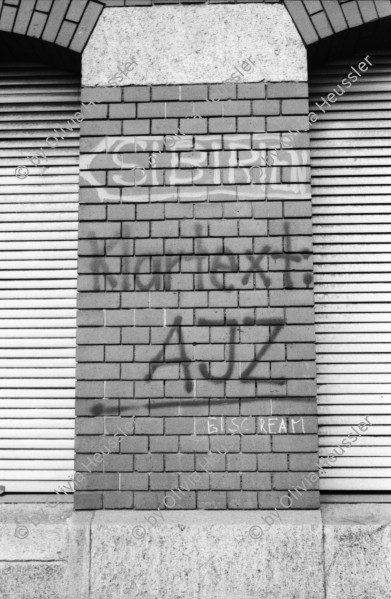 Image of sheet 19810100 photo 5: Kulturfabrik Rote Fabrik, Graffiti AJZ, Zürich 1981.