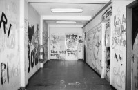 Image of sheet 19810110 photo 10: Jugendzentrum, AJZ in Basel 1981. Innenräume mit zahlreichen Graffitis