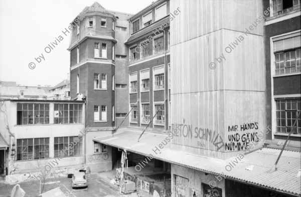 Image of sheet 19810110 photo 14: Jugendzentrum AJZ im ehemaligen Postgebäude an der Hofstrasse in Basel, 1981.