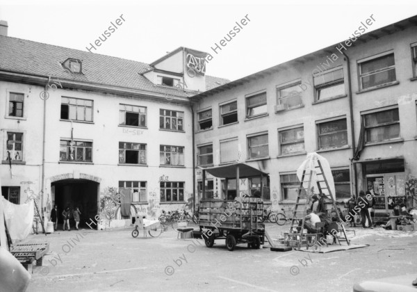 Image of sheet 19810110 photo 34: Jugendzentrum AJZ im ehemaligen Postgebäude an der Hofstrasse in Basel, 1981.