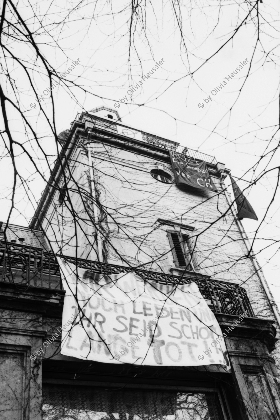 Image of sheet 19810130 photo 34: Schindlergut Besetzung am 19. Maerz 1981 Spruchbaender Transparent 
Zürich Kreis 6 Schweiz Protest Jugendbewegung Soziales
Schweiz