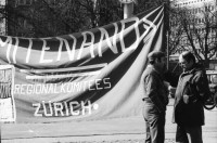 Image of sheet 19810150 photo 13: Helvetiaplatz Mitenand Initiative für Fremdarbeiter. Nationalrat Hansjörg Braunschweig SP als Redner Andreas Zurbuchen Photograph Arbeiter Journalisten mit Erich Schmid. Restaurant Krokodil Innenansicht. Key 1981 Zürich