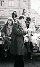 Image of sheet 19810150 photo 18: Journalisten an der Arbeit. Helvetiaplatz Zürich 1981 √