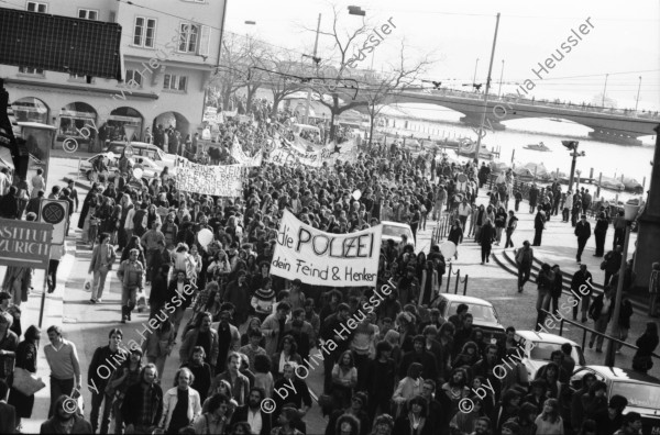 Image of sheet 19810161 photo 13: Frühlingsdemonstration vor dem Opernhaus, Bellevue Zuerich 1981.
Jugendbewegung AJZ Bewegung Zürich 1980
Ausstellung 2020 Ziegel oh Lac