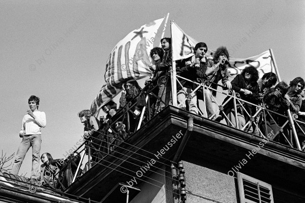 Image of sheet 19810163 photo 36: Postkarte
Jugendunruhen Bewegung Jugendbewegung
Aus; Zürich, Sommer 1980 p.51
Jugendbewegung Zürcher Bewegung Autonomes Jugendhaus 
Youth movement
Exhibition: The eighties. Photobastei 2.0 2020