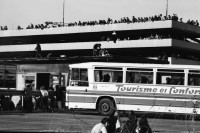Image of sheet 19810163 photo 6: Nach
Frühlingsdemonstration und Besetzung AJZ an der Limmatstrasse 18-20  Autonomes Jugendzentrum Jugendunruhen Bewegung Jugendbewegung Parkhaus
Autobus; Tourisme; Touristen; Besucher; 
Zürich 1981