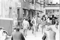 Image of sheet 19810192 photo 27: Innenszene AJZ Restaurant Spuntä
AJZ an der Limmatstrasse 18-20 Autonomes Jugendzentrum Jugendunruhen Bewegung Jugendbewegung
Youth movement Zürich 1981 √