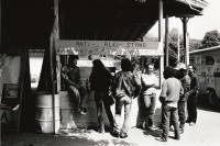 Image of sheet 19810192 photo 8: Im Autonomen Jugendzentrum AJZ gibt es auch einen Anti Alki Stand. Zürich 1981
AJZ an der Limmatstrasse 18-20 Autonomes Jugendzentrum Jugendunruhen Bewegung Jugendbewegung
Youth movement Zürich 1981 √
