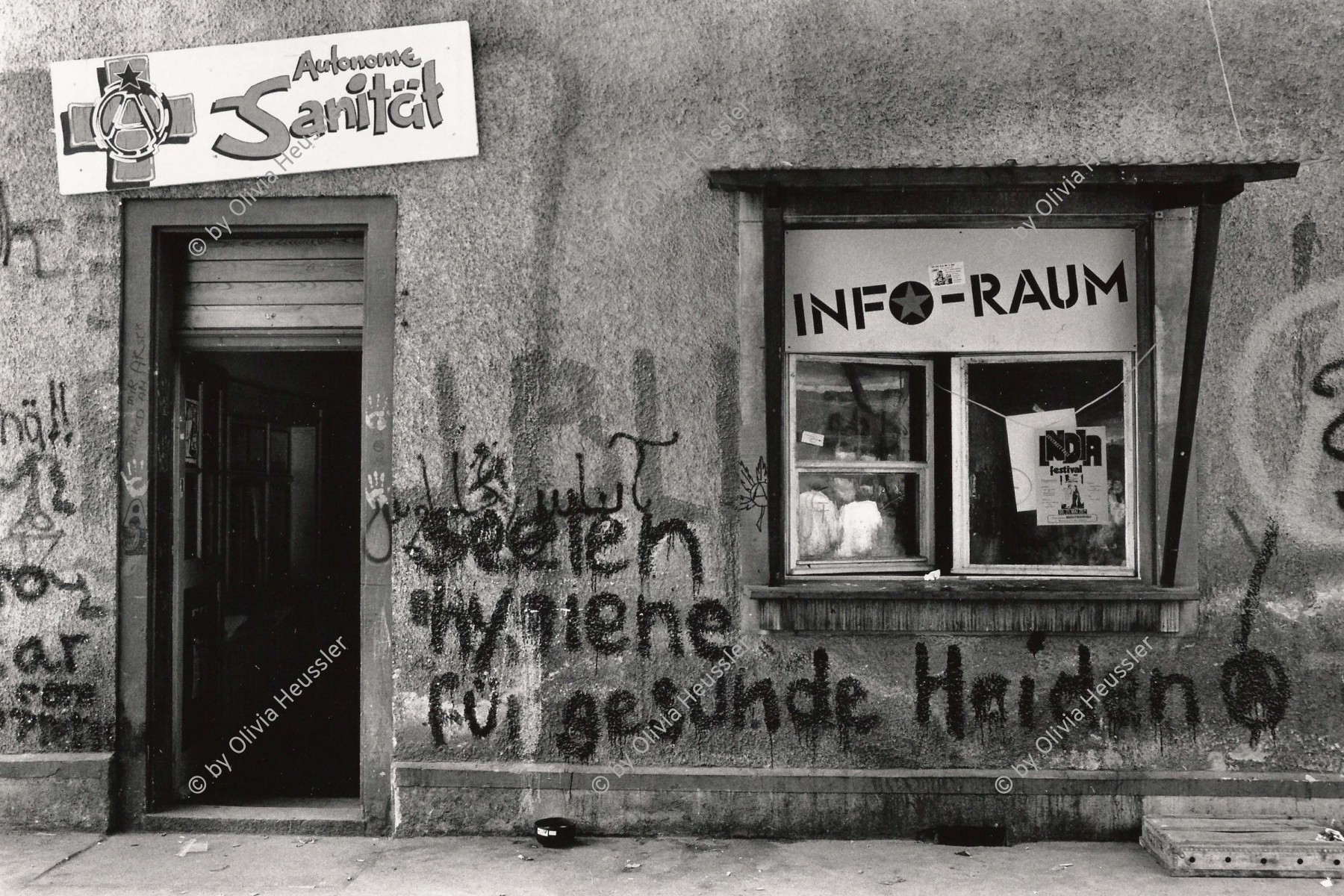 Image of sheet 19810192 photo 9: Sanitätsgruppe Sanigruppe Sanität Raum
AJZ an der Limmatstrasse 18-20 Autonomes Jugendzentrum Jugendunruhen Bewegung Jugendbewegung
Youth movement Zürich 1981 √