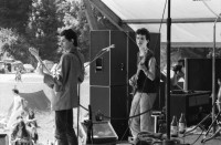 Image of sheet 19810220 photo 19: Open Air Pfingsfest Allmend Brunau Zürich mit W 84 für Tagi mit Jörg Walker, Andrea Caprez Ossi und Bernd, Heppel etc. Lydia Bischofberger Max. Punks trinken Alkohol. Biertrinkende 1981 concert Rock music
wibi
