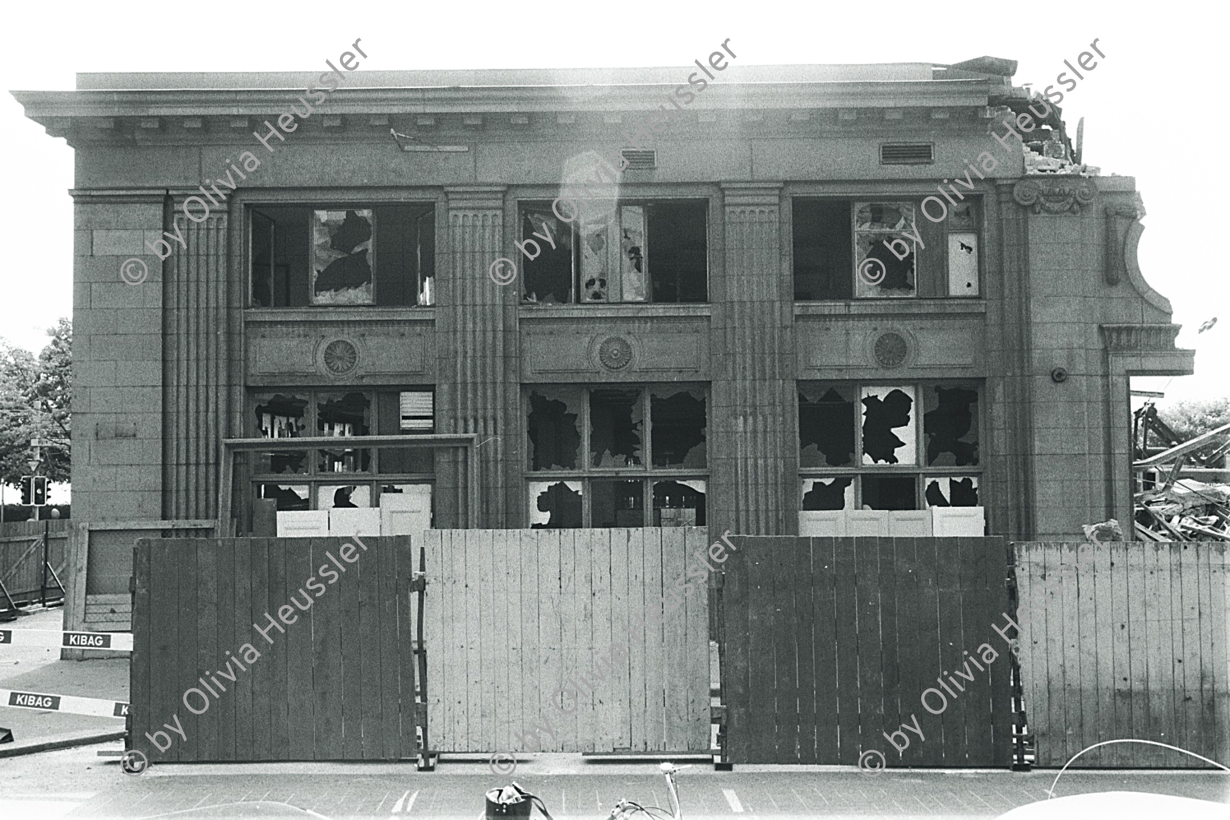Image of sheet 19810230 photo 28: Bernhardtheater neben dem Opernhaus in Zürich wird abgerissen. 18 Mai 1981
Abbruch Bauen Architektur Theater Kultur