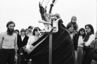 Image of sheet 19810260 photo 18: Zirkus Rigolo in Percy's Zelt . in Flawil und andere Aktion mit Teufel und Flugzeug Schwanz und Schweizerkreuz. Federn