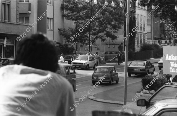 Image of sheet 19810271 photo 1: Sicht auf Weinbergstrasse Portrait Jörg Walker 
Ruth Heussler Olivia