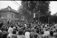Image of sheet 19810290 photo 21: Auftritt Jimmy Cliff im AJZ durch Roger Schawinski (Radio 24), Zürich 1981.
 Küche Beiz Restaurant Kochen Masse auf dem Carparkplatz. Key WOZ
Jugendbewegung Limmatstrasse Bewegung Zürich