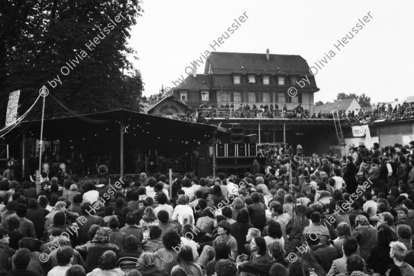 Image of sheet 19810290 photo 23: Jimmy Cliff im AJZ durch Roger Schavinski Küche Beiz im AJZ. Masse auf dem Carparkplatz.Key WOZ
Jugendbewegung Limmatstrasse Bewegung Zürich