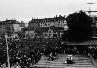 Image of sheet 19810290 photo 31: Konzert Jimmy Cliff im AJZ durch Roger Schavinski im AJZ. Masse auf dem Carparkplatz.
Jugendbewegung Limmatstrasse Bewegung Zürich