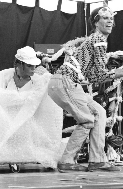 Image of sheet 19810310 photo 17: Bumper to Bumper's mit Yvonne Vogel und Knopp Hinterecker Ekta
Autonomes Jugendzentrum Bewegung Kultur Jugendunruhen