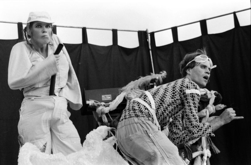 Image of sheet 19810310 photo 18: Bumper to Bumper's mit Yvonne Vogel und Knopp Hinterecker Ekta
Autonomes Jugendzentrum Bewegung Kultur Jugendunruhen