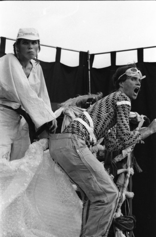 Image of sheet 19810310 photo 19: Bumper to Bumper's mit Yvonne Vogel und Knopp Hinterecker Ekta
Autonomes Jugendzentrum Bewegung Kultur Jugendunruhen