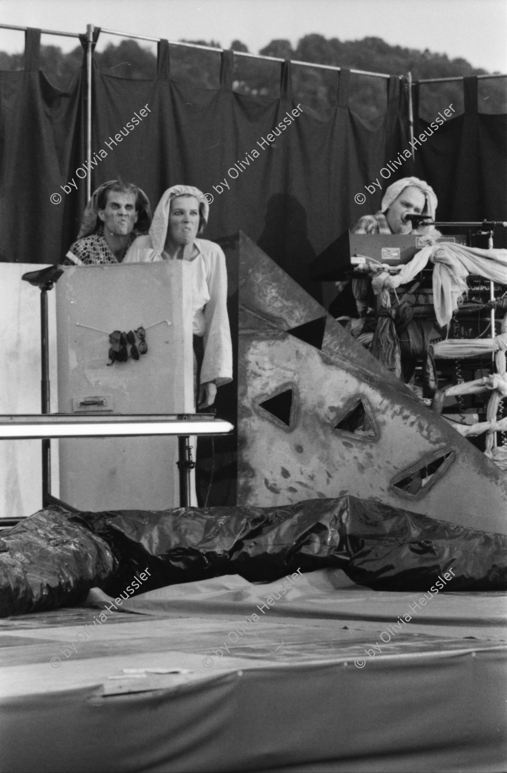 Image of sheet 19810310 photo 24: Bumper to Bumper's mit Yvonne Vogel und Knopp Hinterecker Ekta
Autonomes Jugendzentrum Bewegung Kultur Jugendunruhen