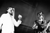 Image of sheet 19810320 photo 2: Konzert mit Andrea Caprez (re.) mit Ossi
Zürich 1981 √ concert music rock
