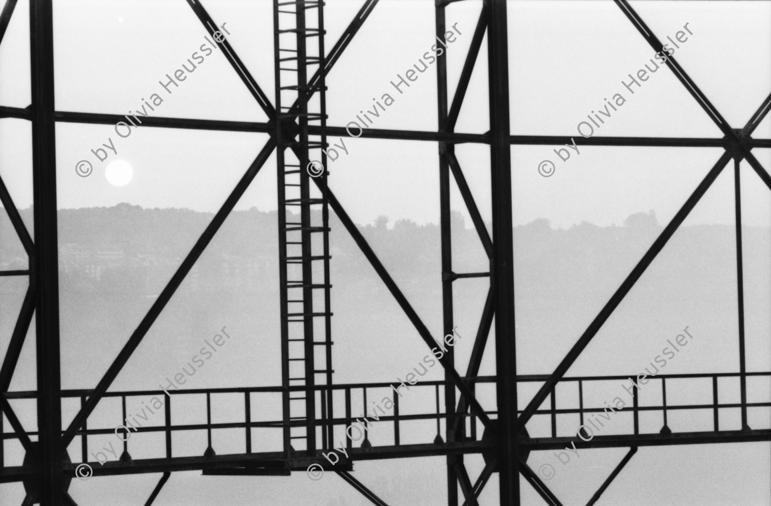 Image of sheet 19810340 photo 32: Sprengung Gaswerk Kohleturm Schlieren für Keystone  Tages Anzeiger
evtl. von Christoph Schuler fotografiert