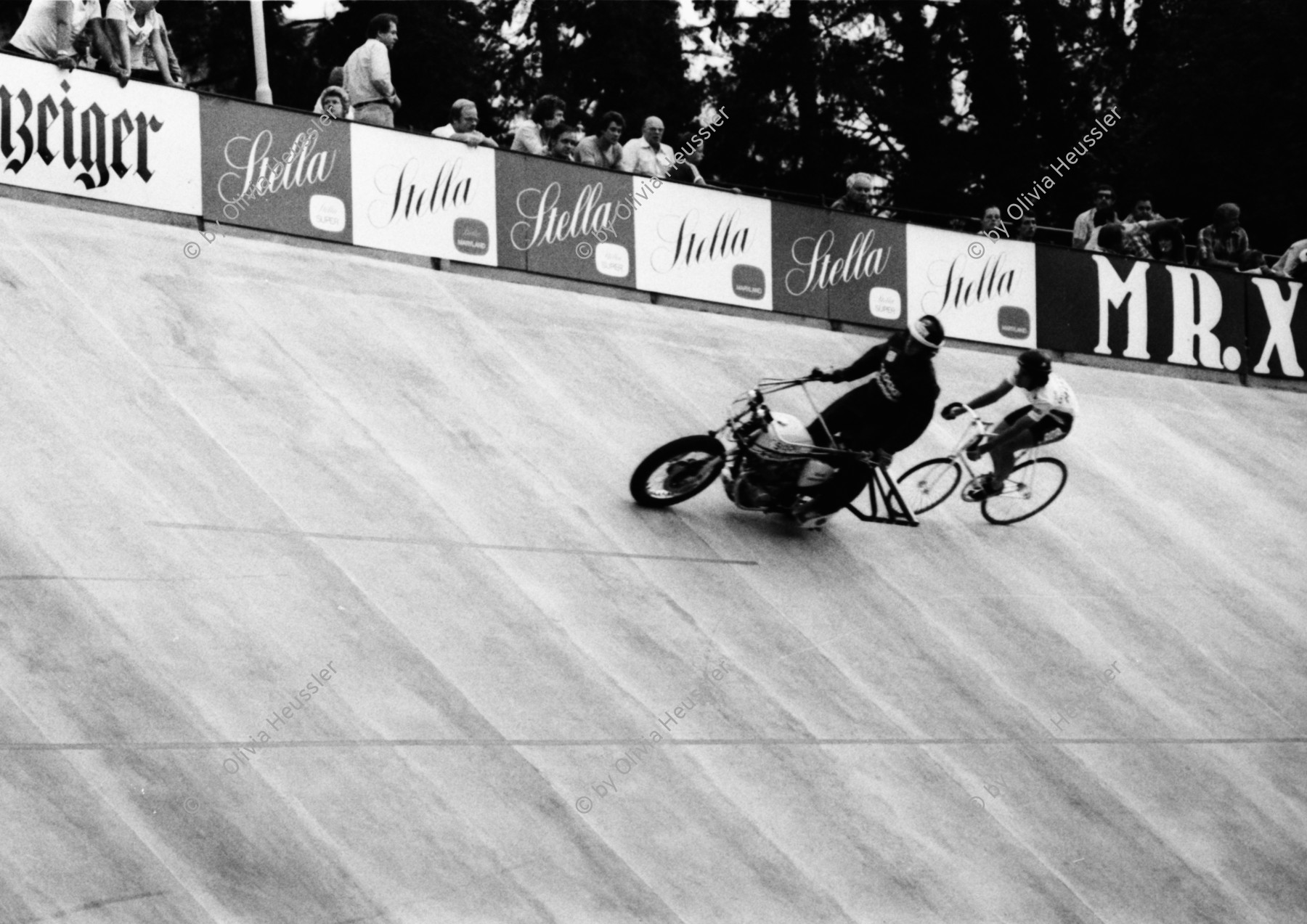 Image of sheet 19810350 photo 9: frtsg. 810342 Radrennbahn Oerlikon. Weltrekord von Max Huerzeler Hürzeler hinter Uli Luginbuehl 50km 38,...Zürich, Schweiz Velorennen Steher