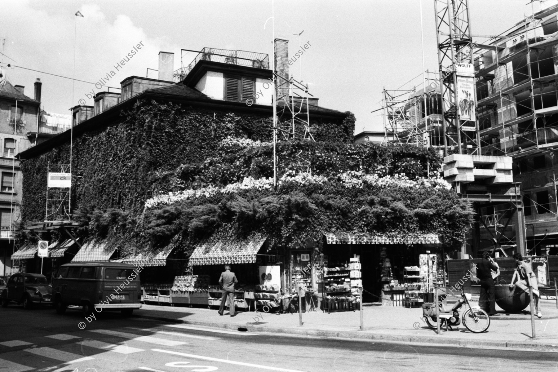 Image of sheet 19810360 photo 21: Efeuhaus Kreis 4 Kanonengasse Ecke Brauerstrasse Hohlstrasse
Neg und Kontakt fehlt!  Zürich 1981 Aussersihl Kreis vier √