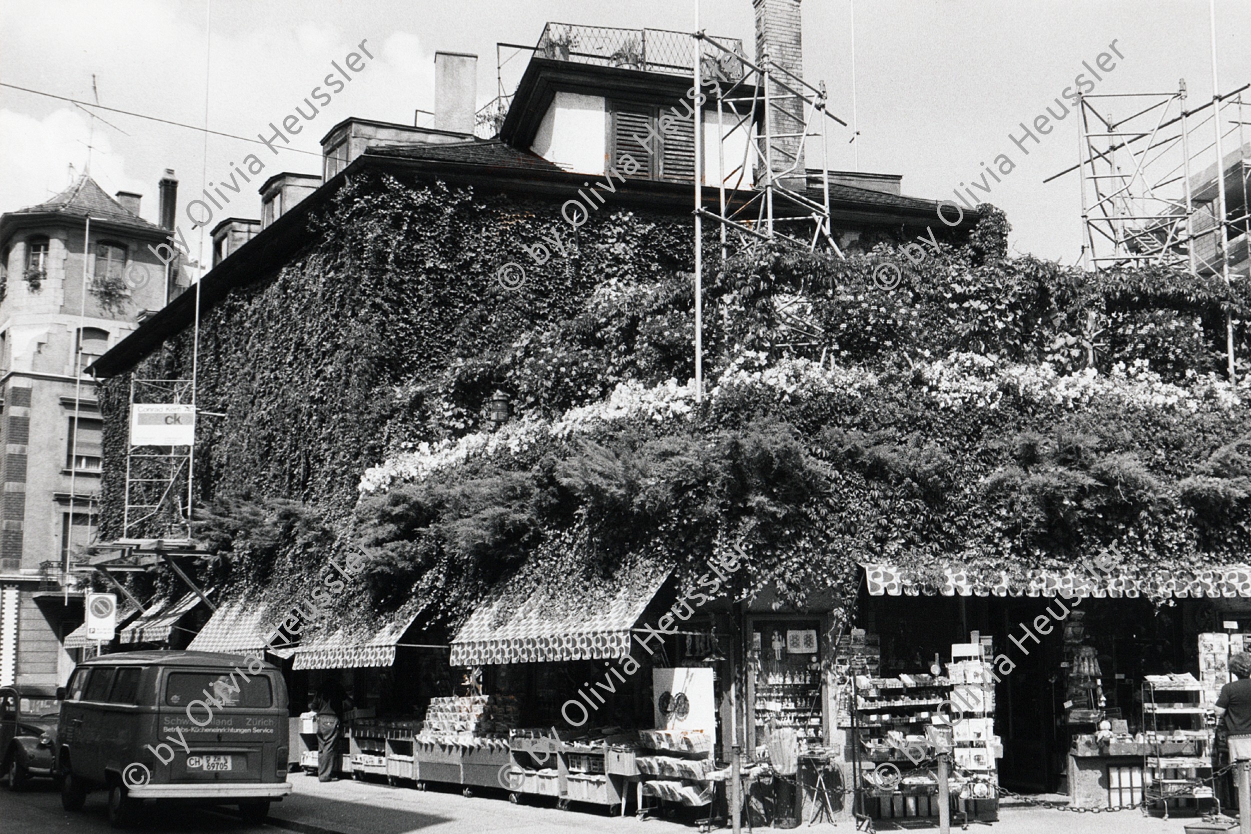 Image of sheet 19810360 photo 22: Efeuhaus Kreis 4 Kanonengasse Ecke Brauerstrasse  mit Hohlstrasse
Neg und Kontakt fehlt! Zürich 1981 Aussersihl √