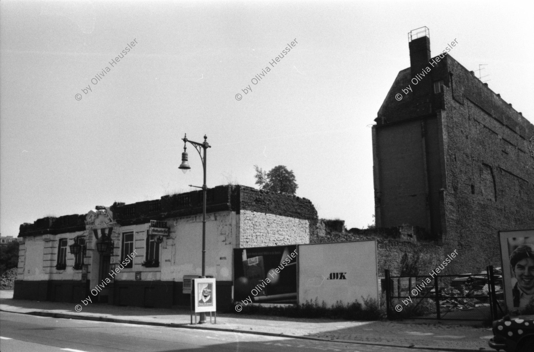 Image of sheet 19810370 photo 19: Häuser Zeilen in Berlin. 
 West Berlin Deutschland 1981