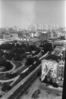 Image of sheet 19810370 photo 29: mit Iren Monti Häuser Zeilen in Berlin. Die Mauer vom Westen in den Osten 'DDR-Deutscher Dreck' Graffittis Vitrine mit Perücke und Brötchen.
Hinter der Mauer steht das ehemalige Reichsluftfahrtministerium (RLM). Es war ein Ministerium in der Zeit des Dritten Reichs. Für dieses Ministerium wurde 1935 ein monumentales Bürogebäude in Berlin errichtet, das seit 1992 Detlev-Rohwedder-Haus heißt und heute Sitz des Bundesministeriums der Finanzen ist.
Wilhelmstrasse 97. West Berlin Deutschland 1981