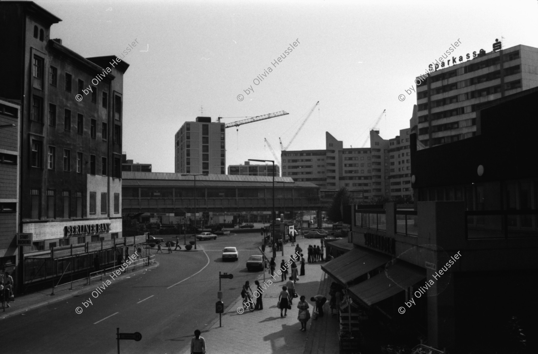 Image of sheet 19810380 photo 20: U-Bahn. Bahnhof Friedrichstrasse
Sparkasse Ost Deutschland. Berlin 1981
© 1981, by OLIVIA HEUSSLER