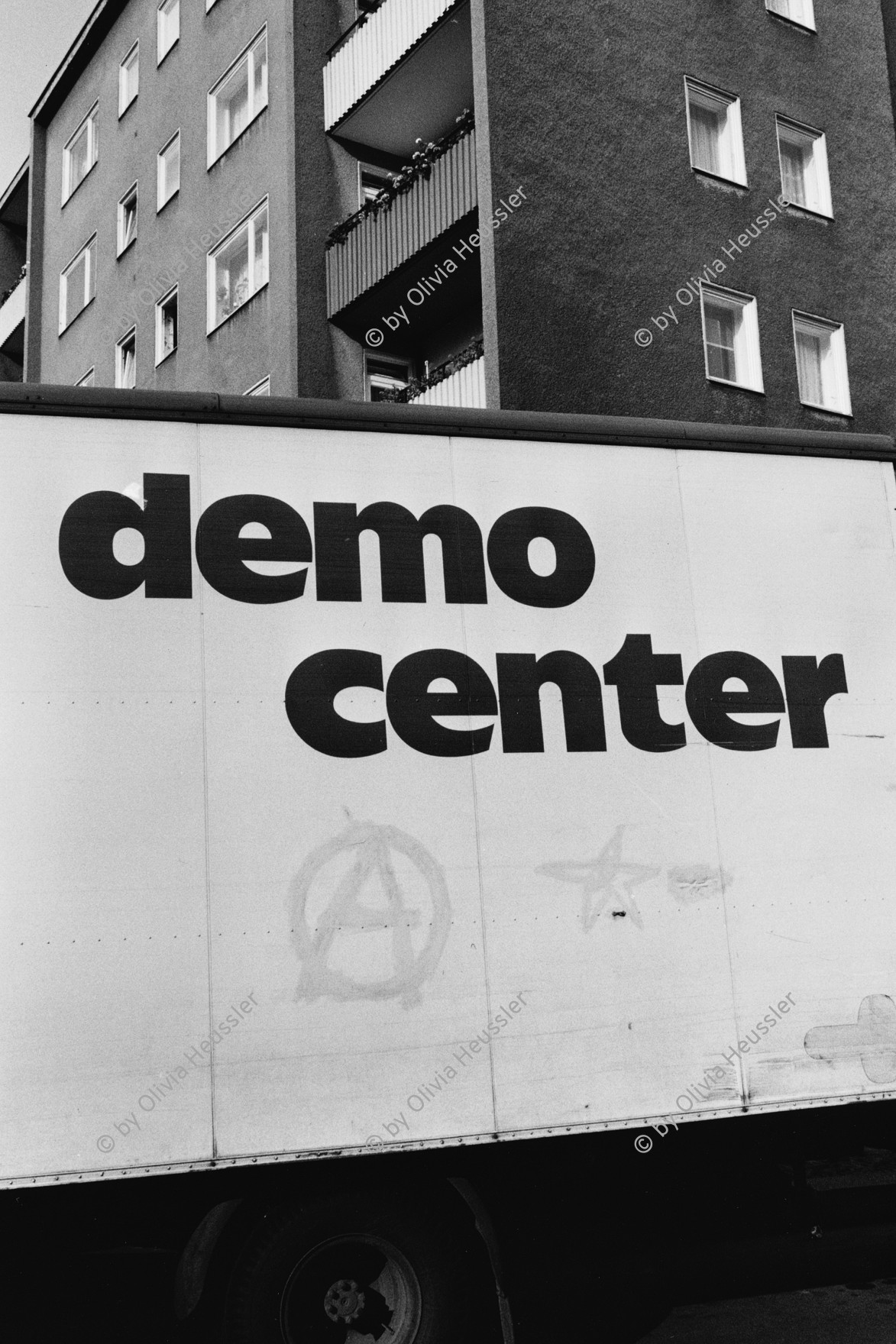 Image of sheet 19810380 photo 36: Demo Center Anarchismus A 
Graffiti Germany east GDR
West Berlin Deutschland 1981 √
© 1981, by OLIVIA HEUSSLER