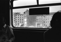 Image of sheet 19810380 photo 4: Aus dem Fenster der U-Bahn. Häuserfassaden An der Mauer.
Berlin Westdeutschland 1981
© 1981, by OLIVIA HEUSSLER